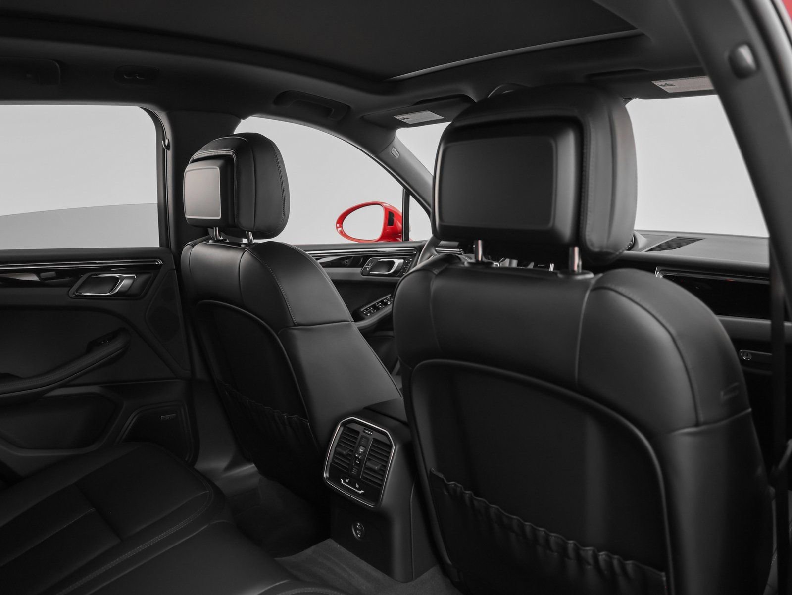 Certified 2025 Porsche Macan image 23