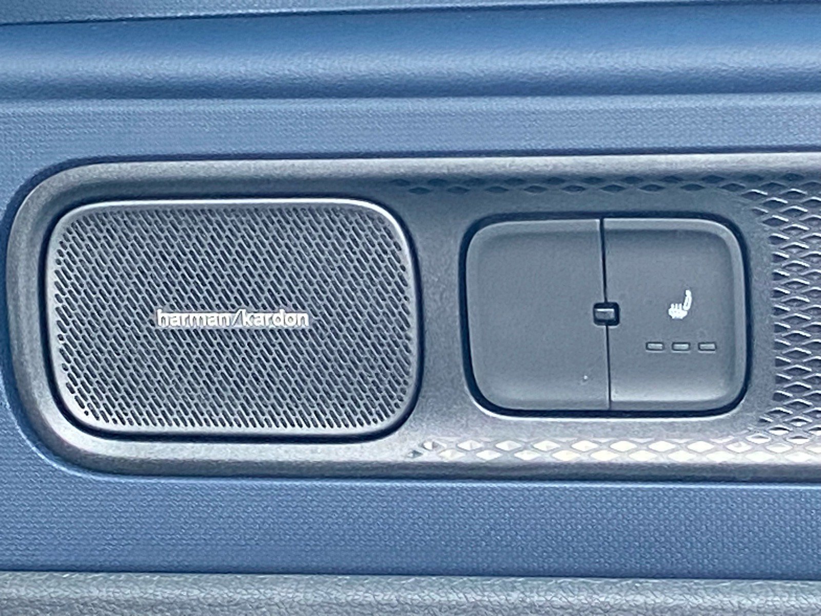 Certified 2025 Volkswagen ID. Buzz Pro S Plus AWD/4WD image 20