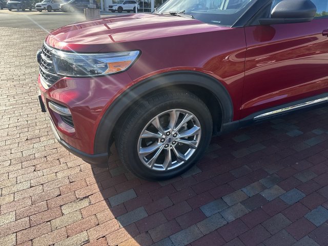 Used 2020 Ford Explorer XLT w/ Equipment Group 202A AWD/4WD image 2