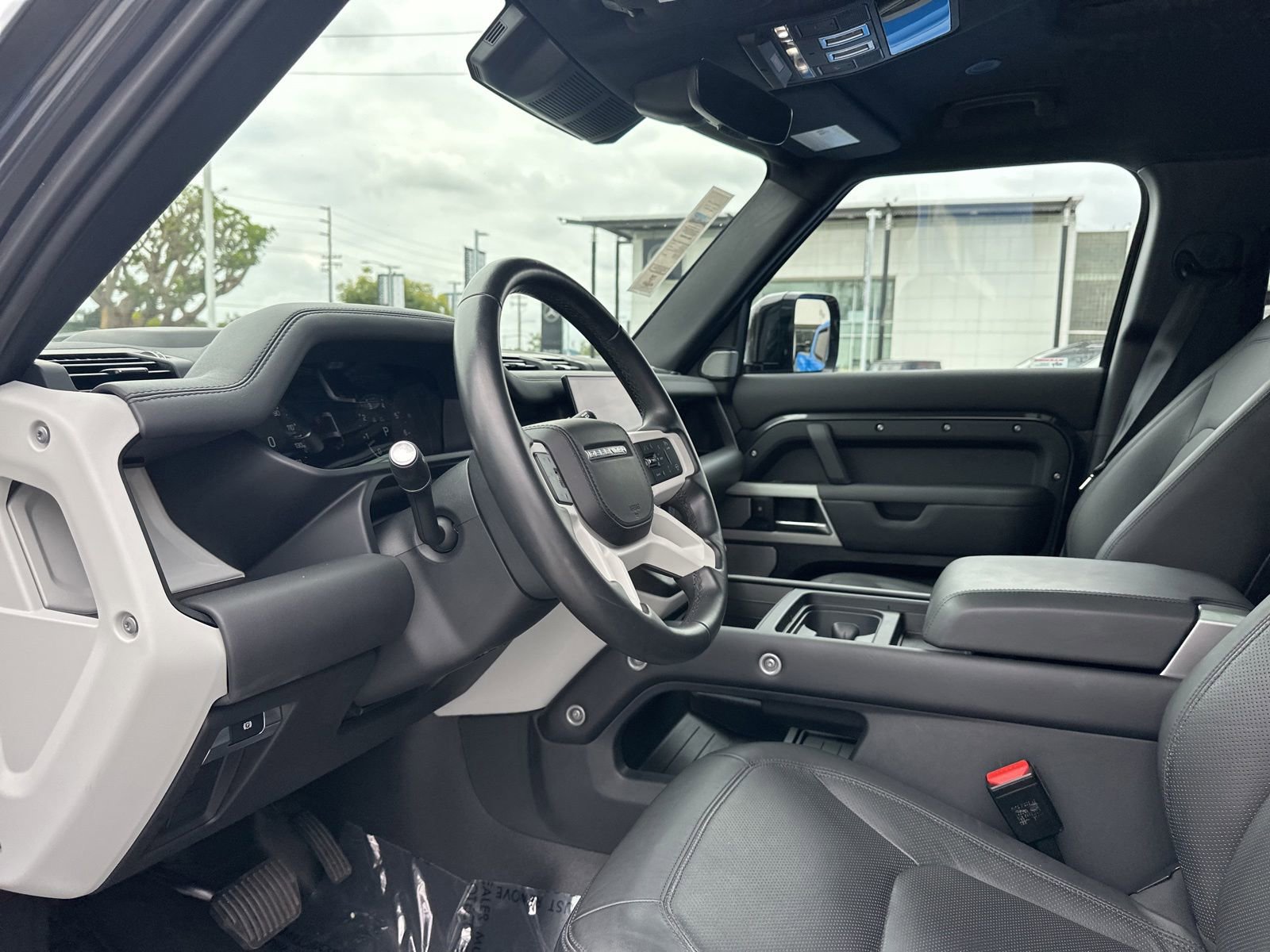 Used 2023 Land Rover Defender 130 SE AWD/4WD image 13