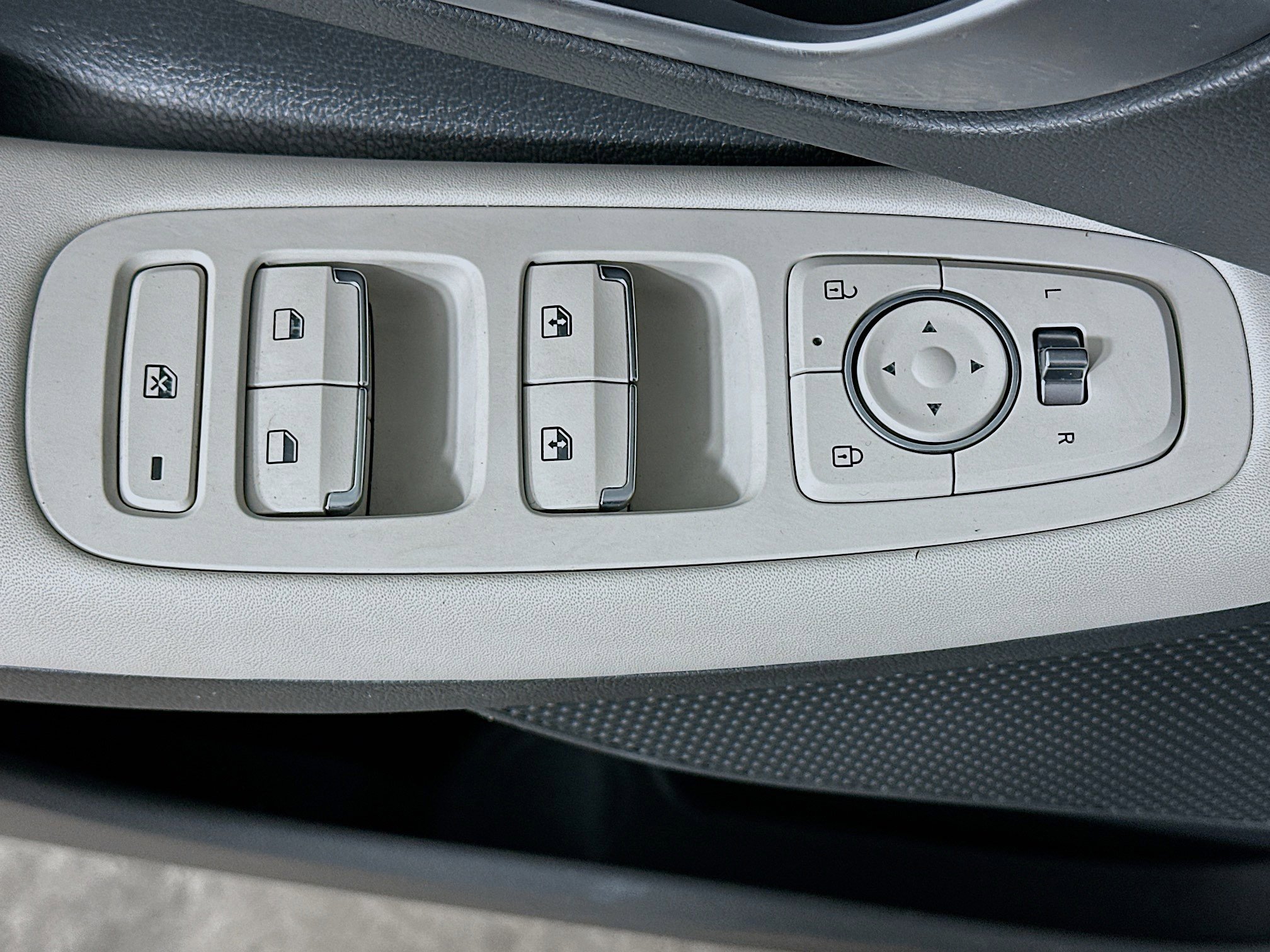 Used 2025 Hyundai Sonata SEL FWD image 15
