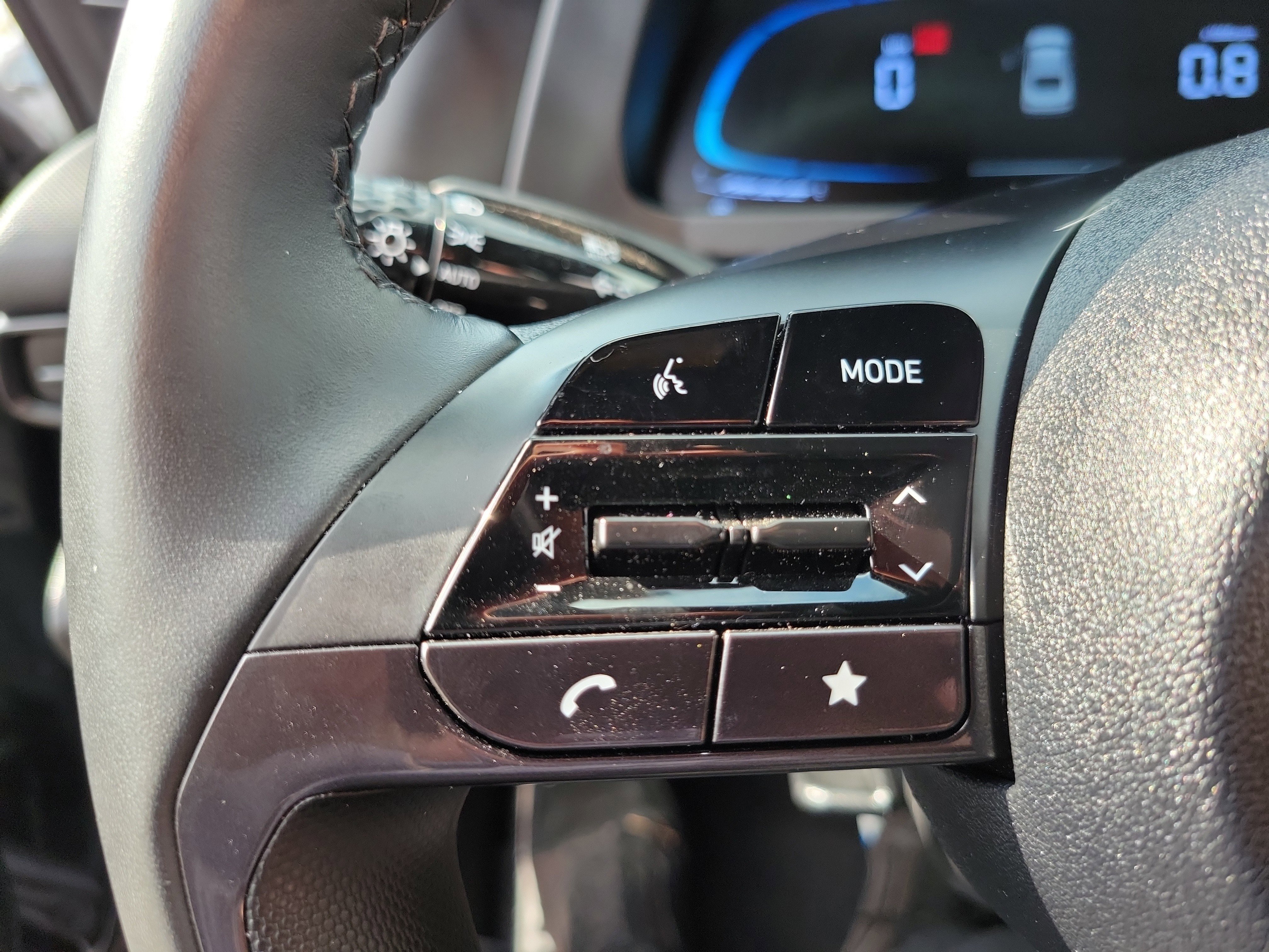 Certified 2025 Hyundai Elantra Sport w/ Cargo Package image 7