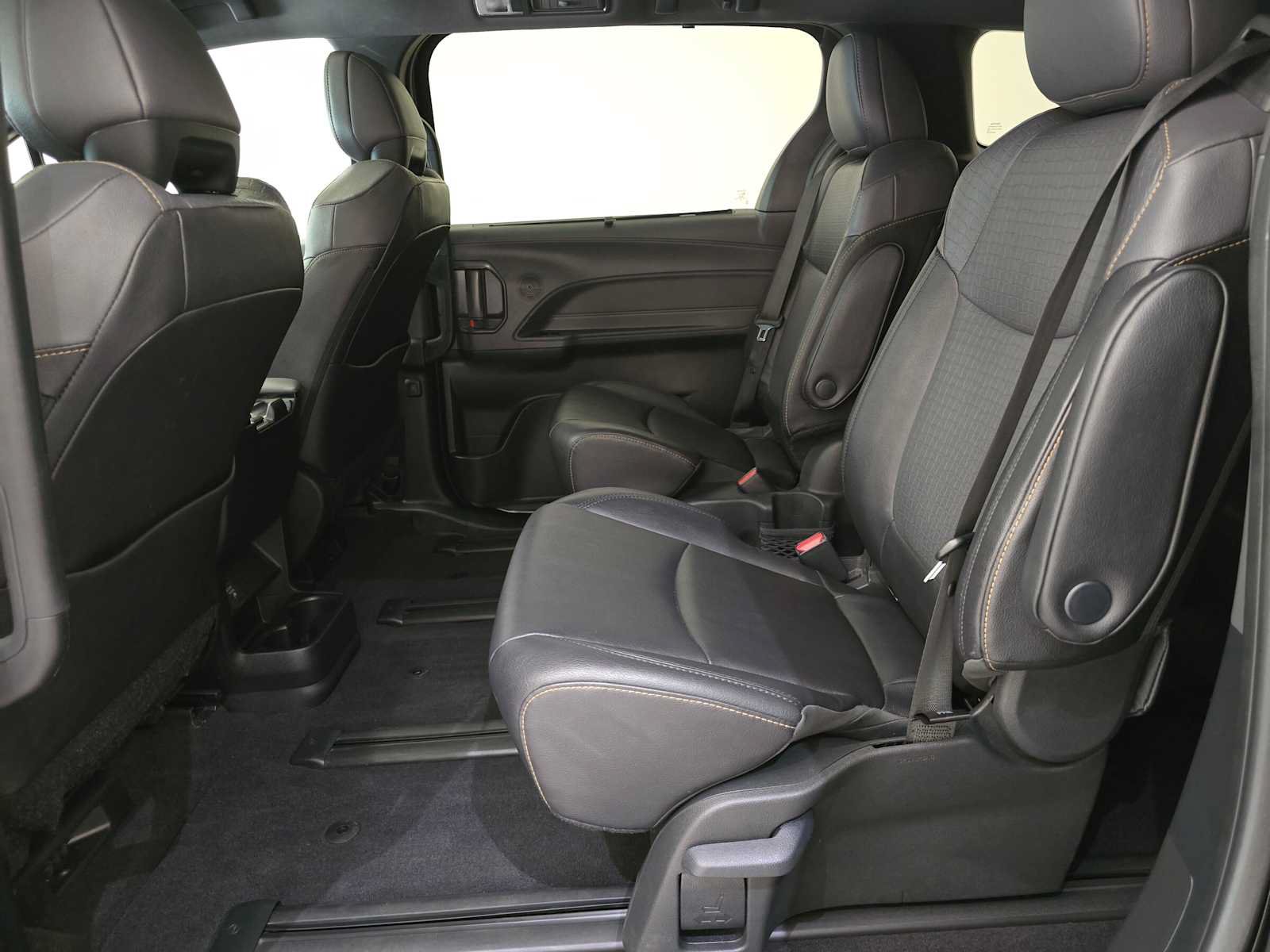 Certified 2024 Toyota Sienna XLE Woodland Edition AWD/4WD image 23