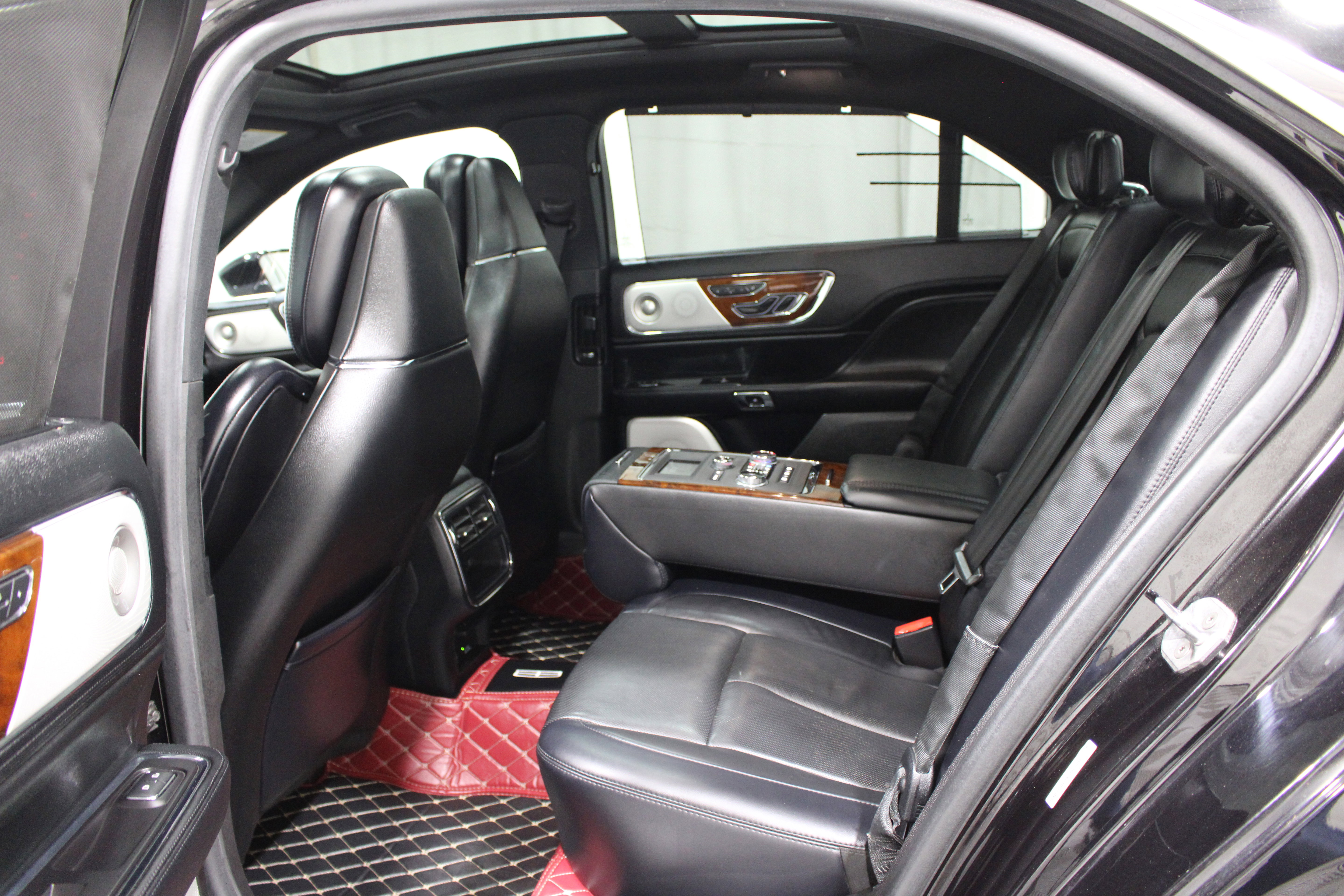 Used 2019 Lincoln Continental Reserve w/ Rear Seat Package FWD image 19