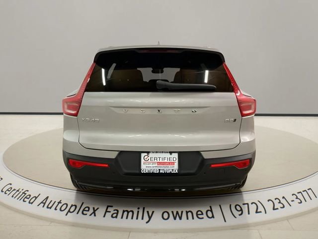 Used 2025 Volvo XC40 B5 Plus AWD/4WD image 4