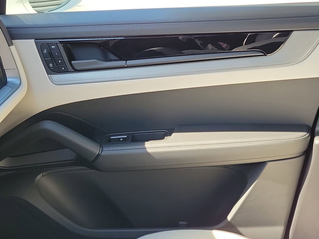 New 2026 Porsche Cayenne image 23
