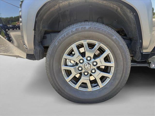 Certified 2025 Toyota 4Runner SR5 AWD/4WD image 26