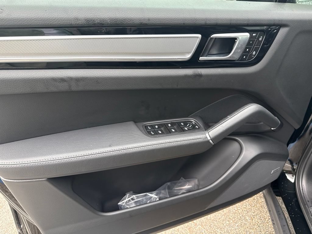 Certified 2023 Porsche Cayenne Platinum Edition AWD/4WD image 5