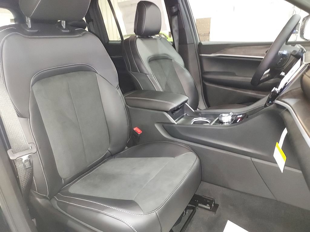 New 2026 Jeep Grand Cherokee Altitude AWD/4WD image 31