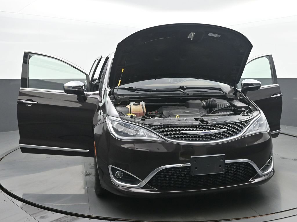 Used 2018 Chrysler Pacifica Limited image 54