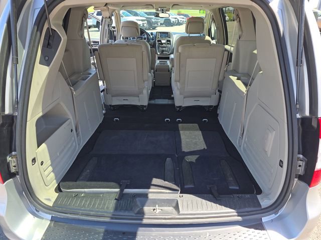 Used 2011 Chrysler Town & Country Touring w/ Entertainment Group #1 FWD image 13