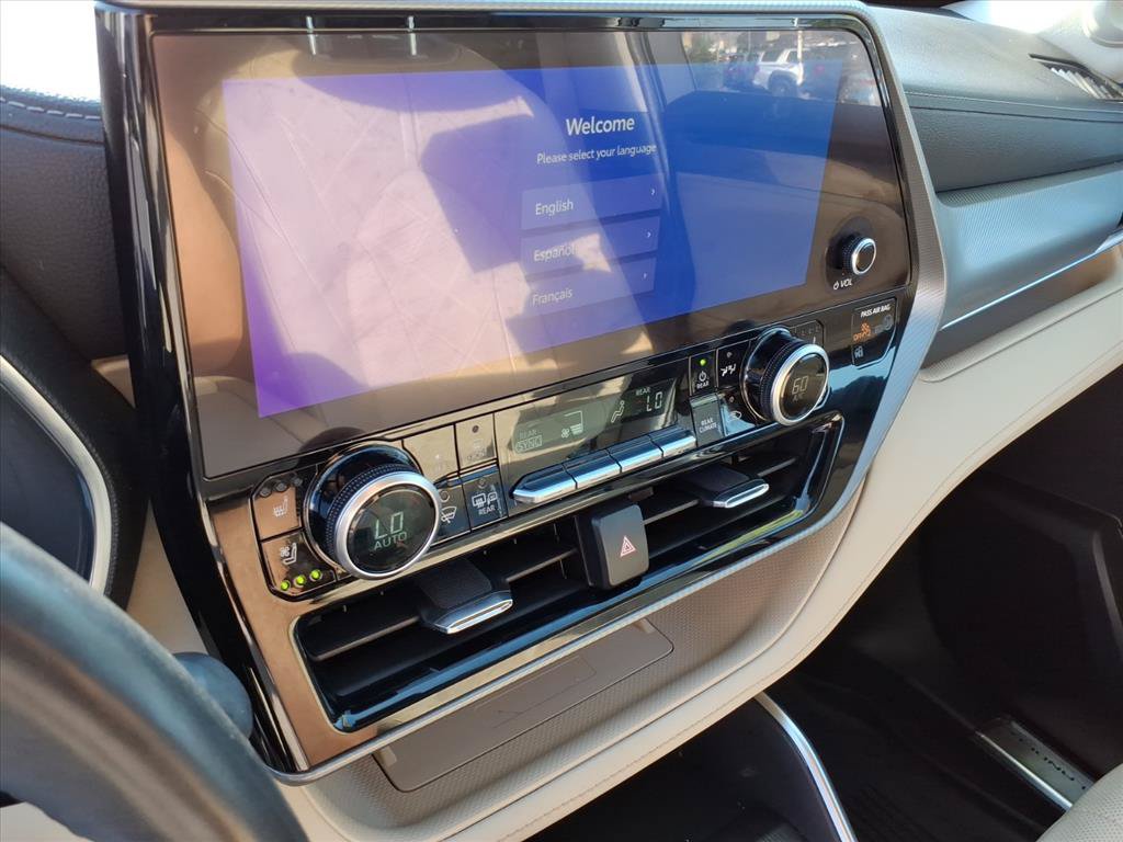 Used 2023 Toyota Highlander Platinum AWD/4WD image 32