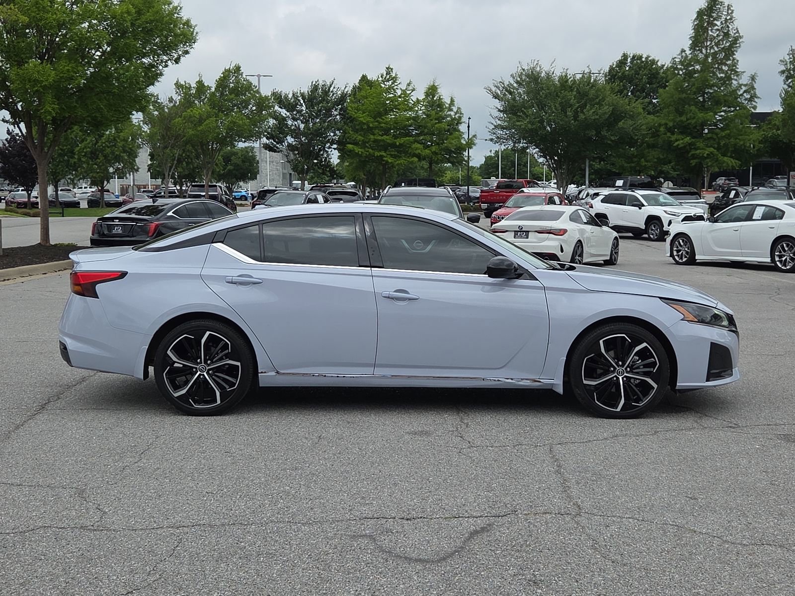 Used 2024 Nissan Altima 2.5 SR w/ SR Premium Package FWD image 6