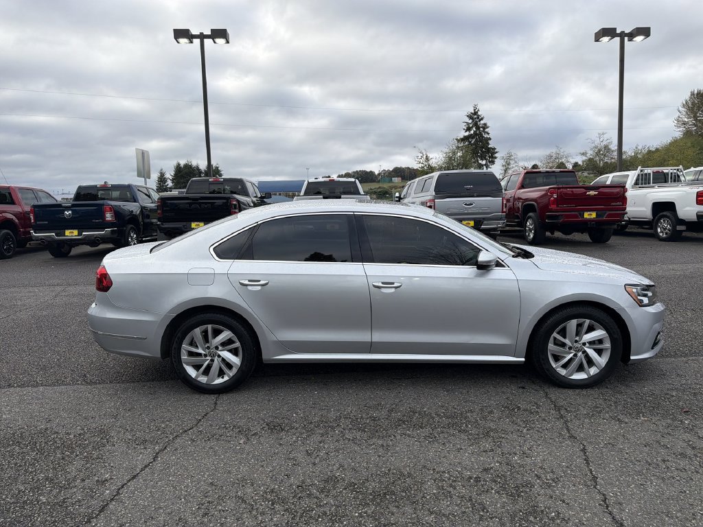 Used 2018 Volkswagen Passat 2.0T SE FWD image 2