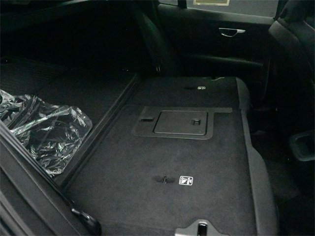 Used 2024 Volvo V60 B5 Cross Country Plus image 25