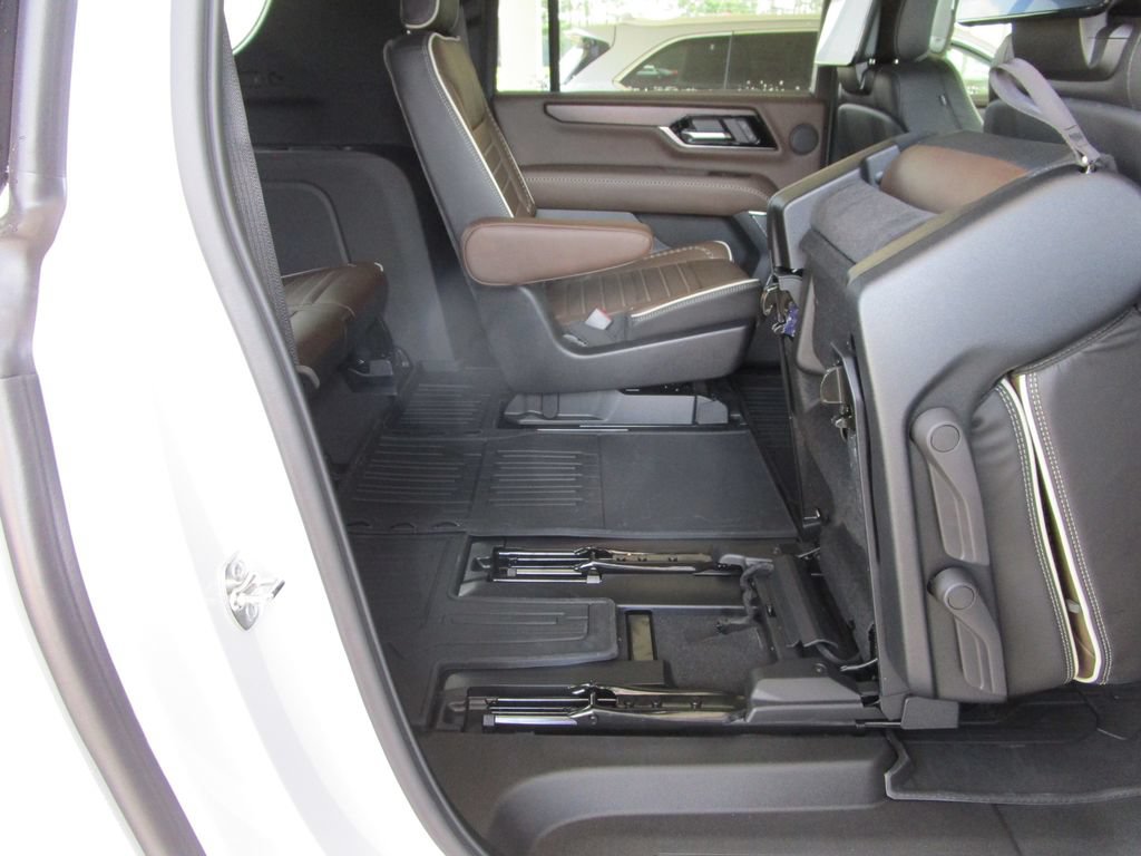 New 2026 GMC Yukon XL Denali Ultimate w/ LPO, Floor Liner Package AWD/4WD image 24