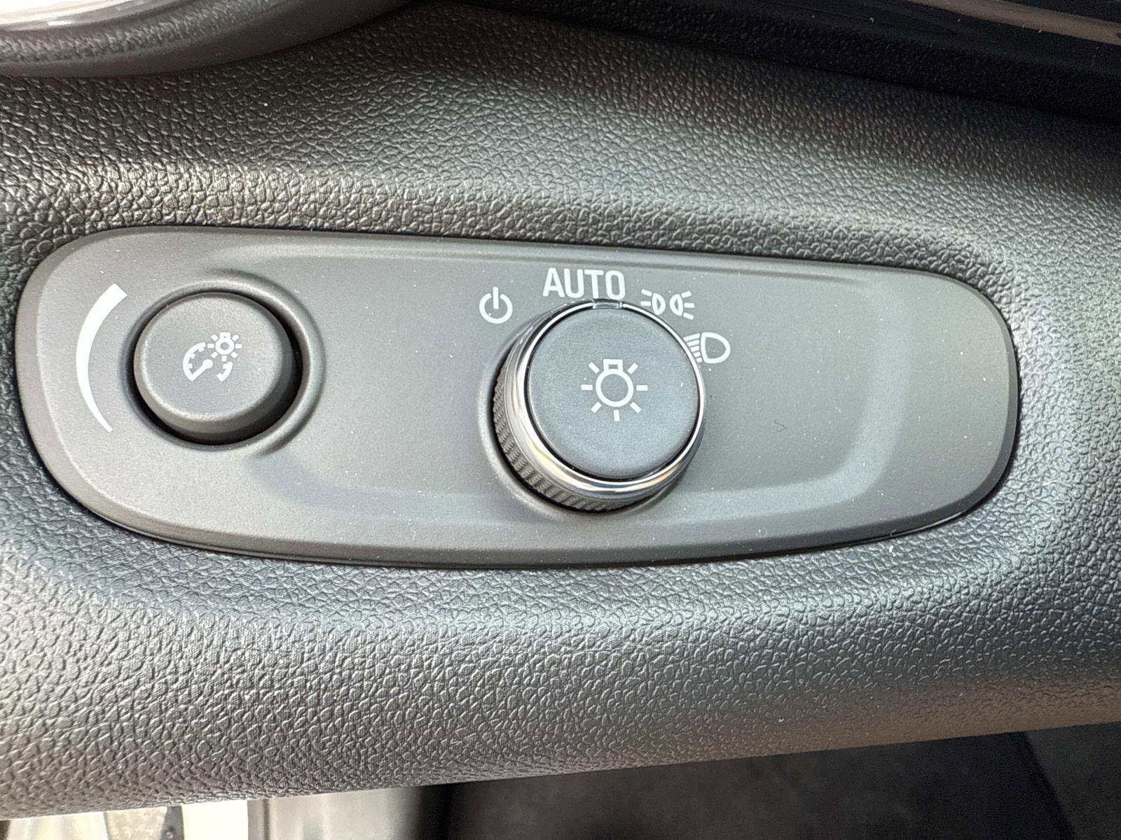 New 2026 Chevrolet Trax RS w/ Sunroof Package image 26