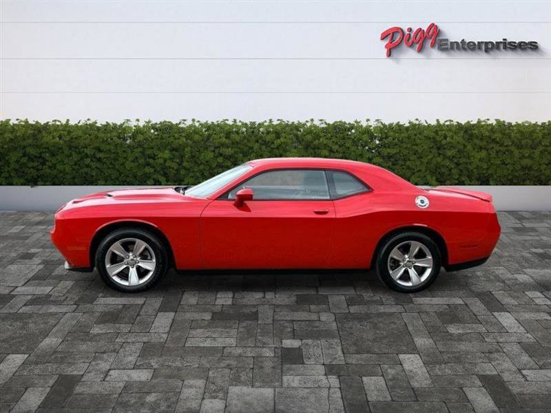 Used 2022 Dodge Challenger SXT RWD image 3