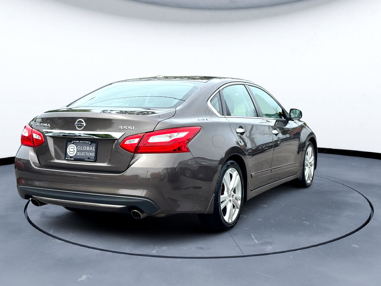 Used 2017 Nissan Altima 3.5 SL w/ 3.5SL Technology Package image 7