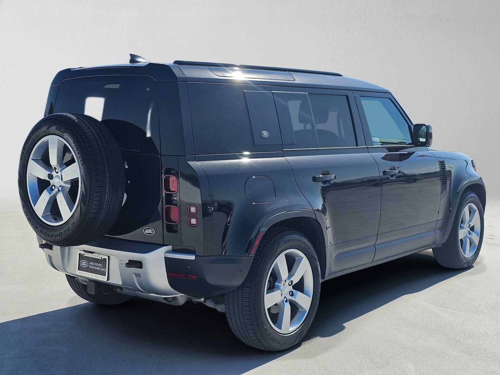 Used 2023 Land Rover Defender 110 AWD/4WD image 5