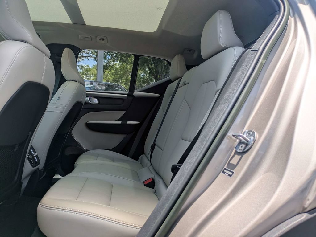 Certified 2023 Volvo XC40 B5 Plus w/ Protection Package Premier AWD/4WD image 16