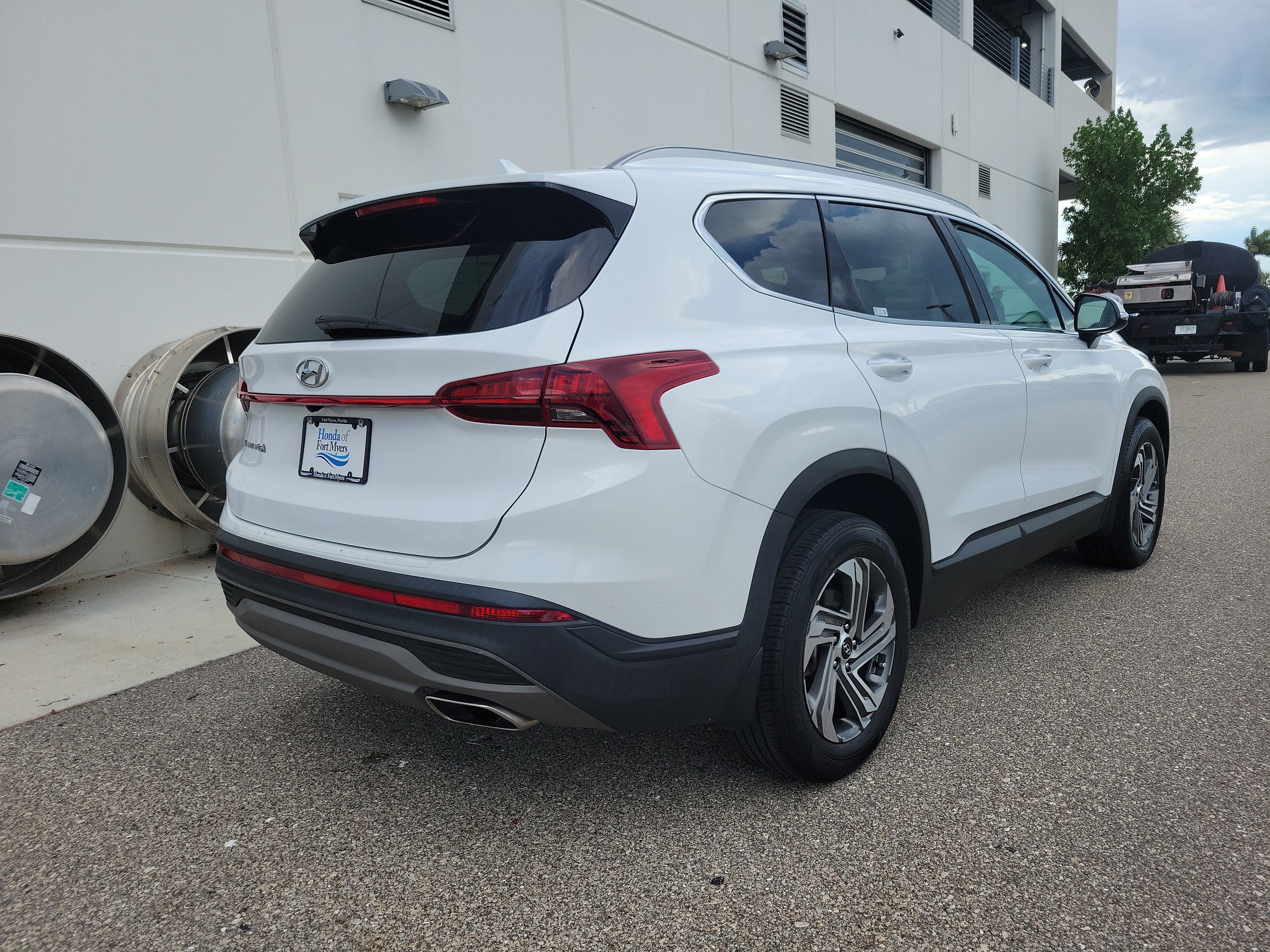 Used 2023 Hyundai Santa Fe SEL FWD image 6