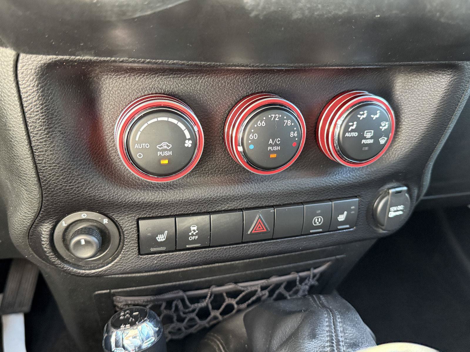 Used 2015 Jeep Wrangler Unlimited Rubicon AWD/4WD image 20