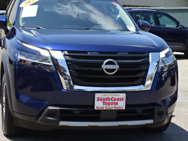Used 2023 Nissan Pathfinder SL FWD image 4