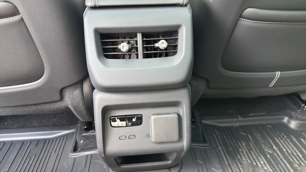 Certified 2025 Cadillac Optiq Sport 2 w/ LPO, Floor Liner Package AWD/4WD image 25