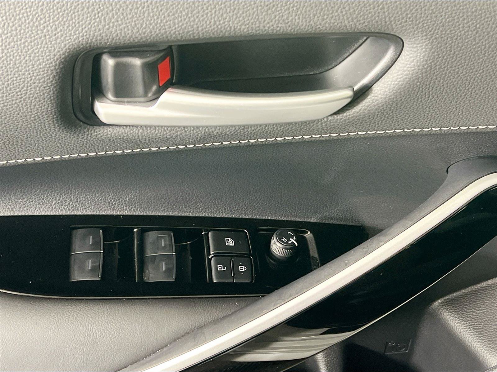 Used 2025 Toyota Corolla XSE FWD image 19