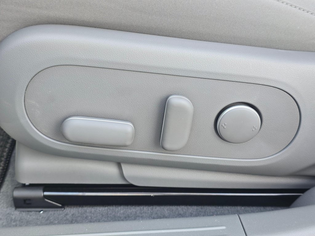 New 2025 Hyundai Ioniq 5 SE AWD/4WD image 28