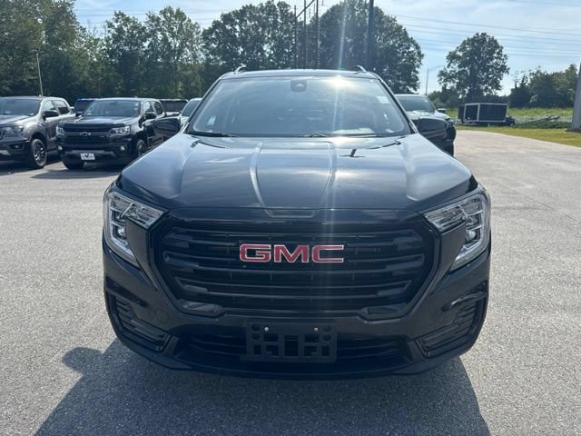 Used 2023 GMC Terrain SLE w/ Driver Convenience Package AWD/4WD image 3
