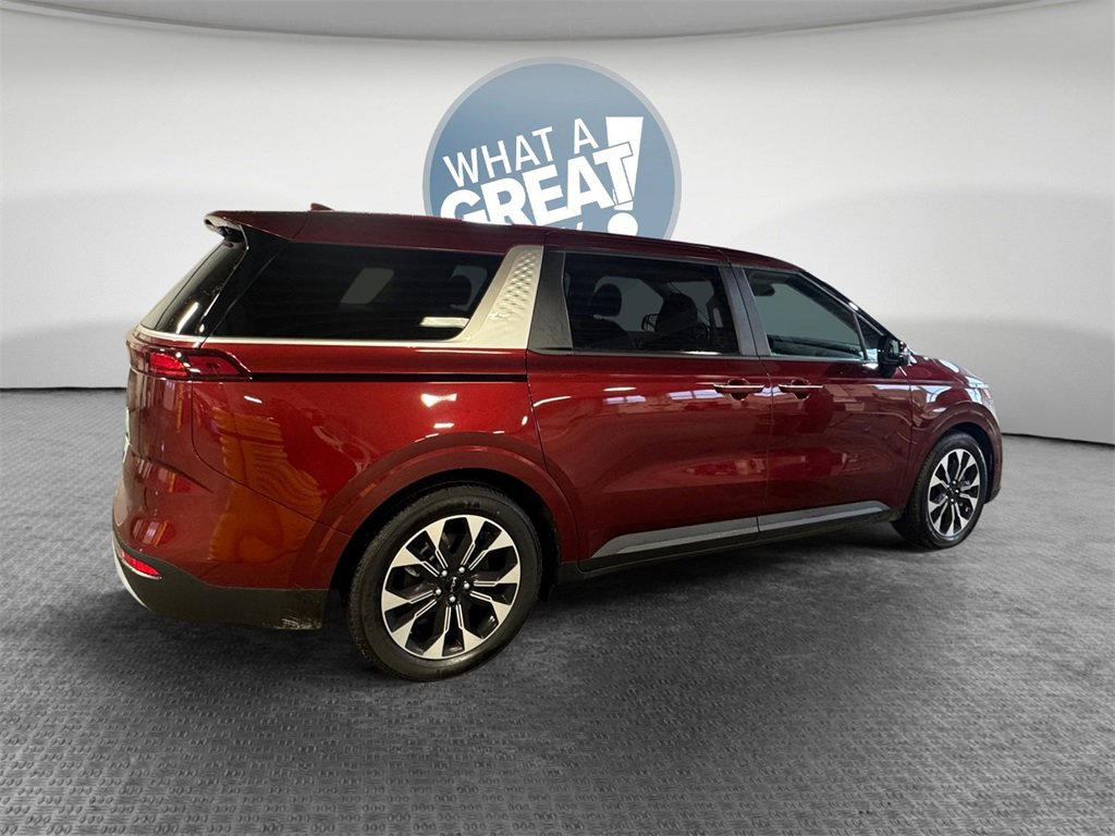 Certified 2024 Kia Carnival EX image 3