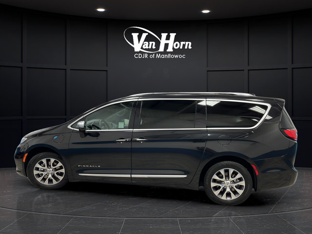 Used 2023 Chrysler Pacifica Pinnacle FWD image 4