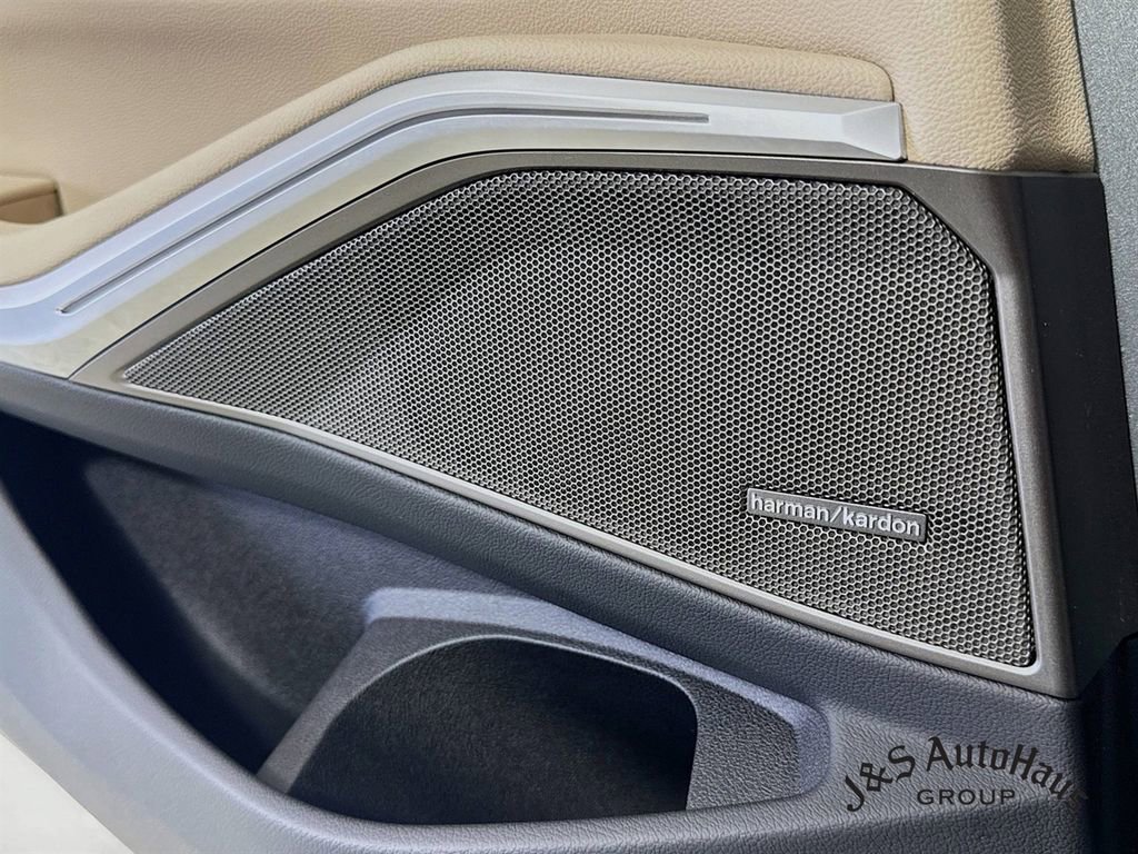 Used 2025 BMW M340i xDrive w/ Premium Package image 32