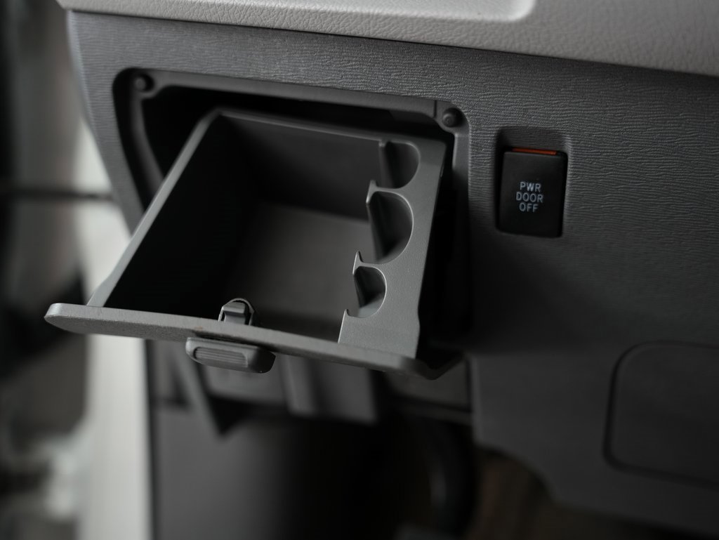 Used 2018 Toyota Sienna LE image 44