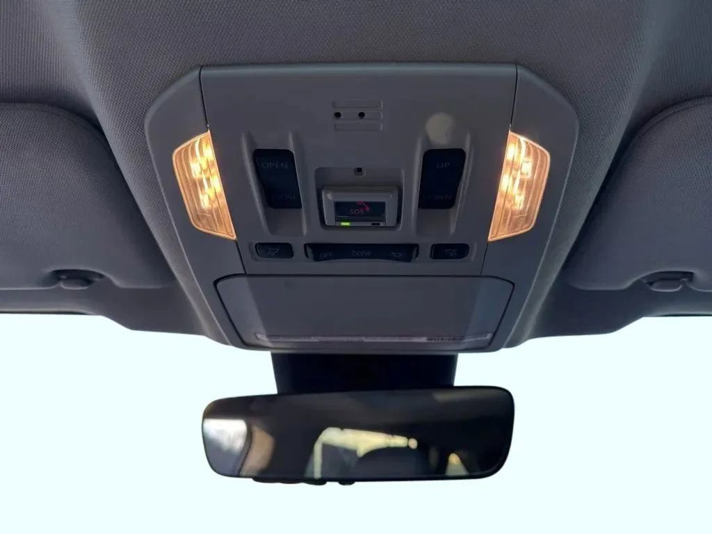 Used 2022 Toyota Highlander XLE FWD image 25