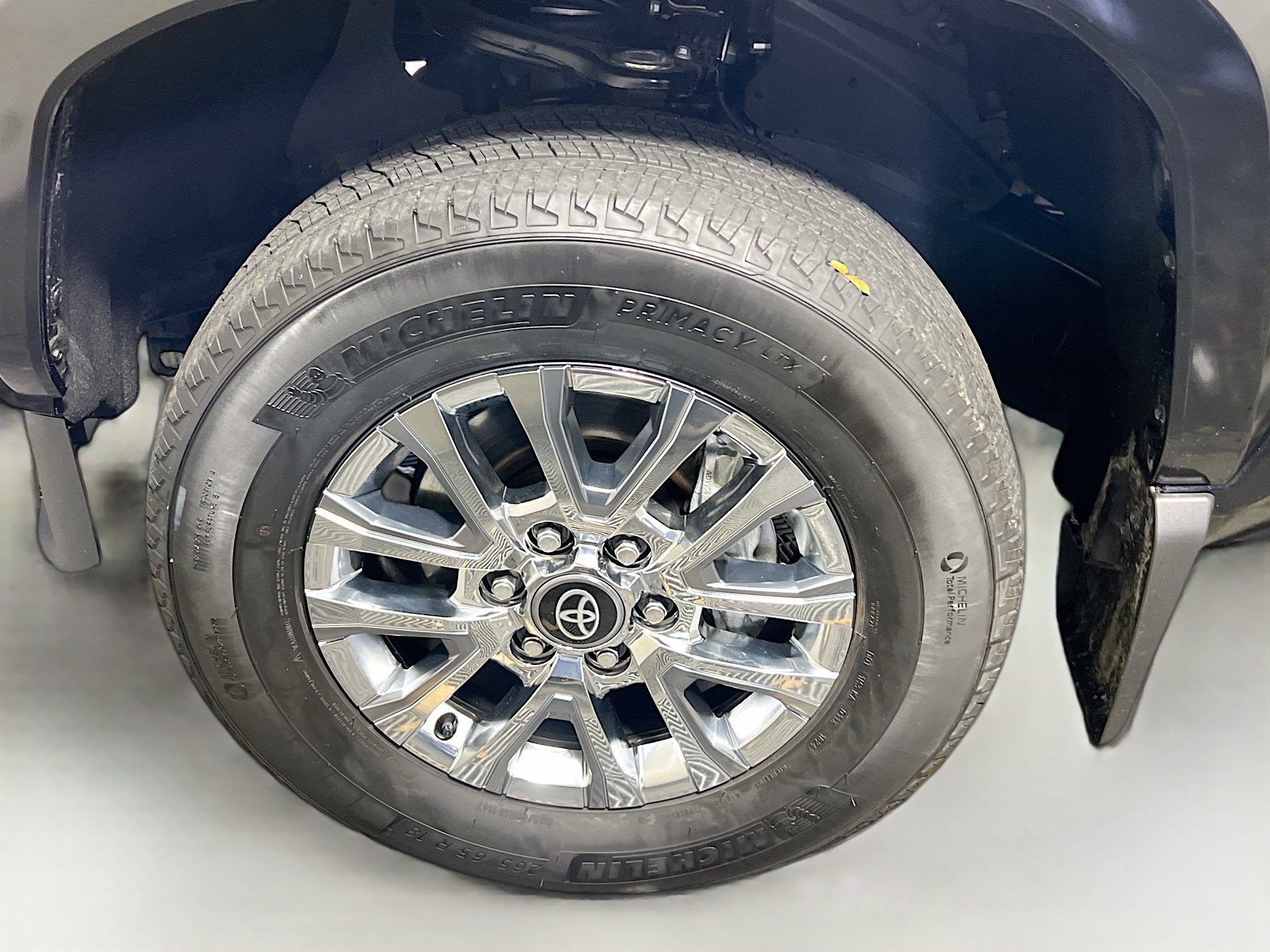 Used 2024 Toyota Tacoma Limited w/ Limited Package (LT) image 13