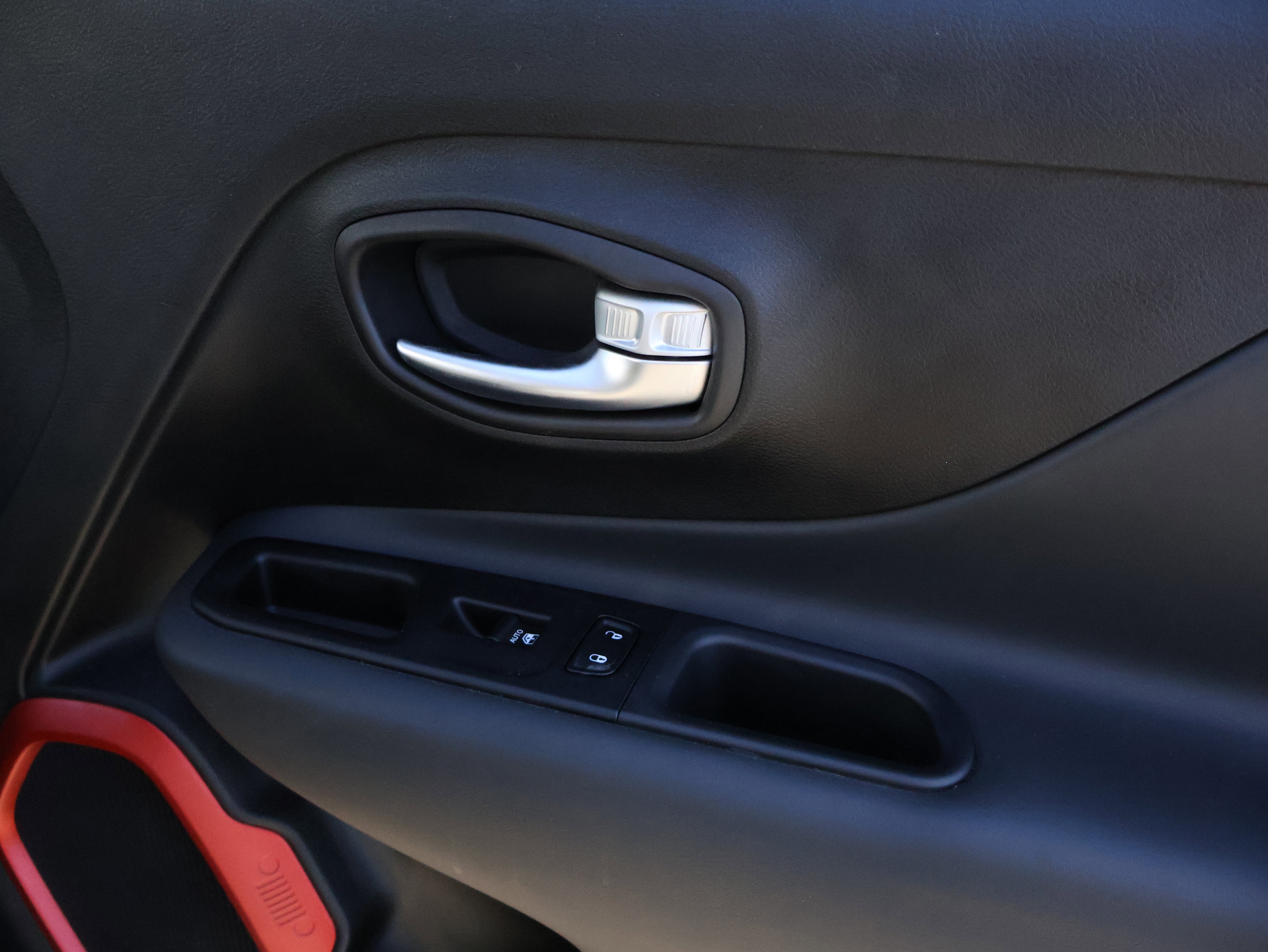 Used 2022 Jeep Renegade Trailhawk image 12