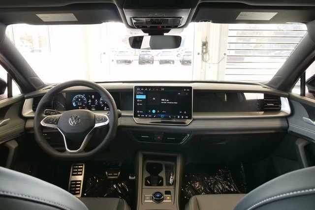 New 2026 Volkswagen Tiguan SE R-Line image 18