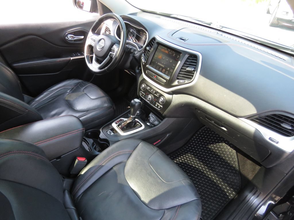 Used 2016 Jeep Cherokee Trailhawk w/ Comfort/Convenience Group AWD/4WD image 14