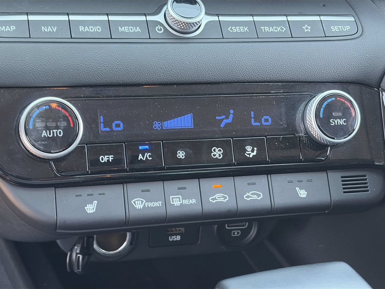 Certified 2023 Hyundai Elantra Limited FWD image 27