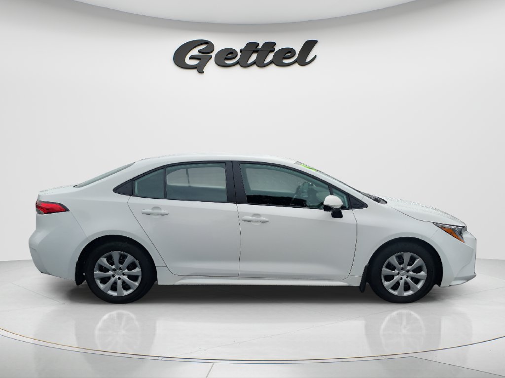Used 2025 Toyota Corolla LE FWD image 4