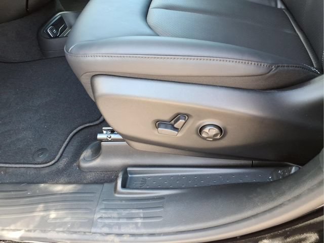 New 2026 Chrysler Pacifica Select FWD image 17