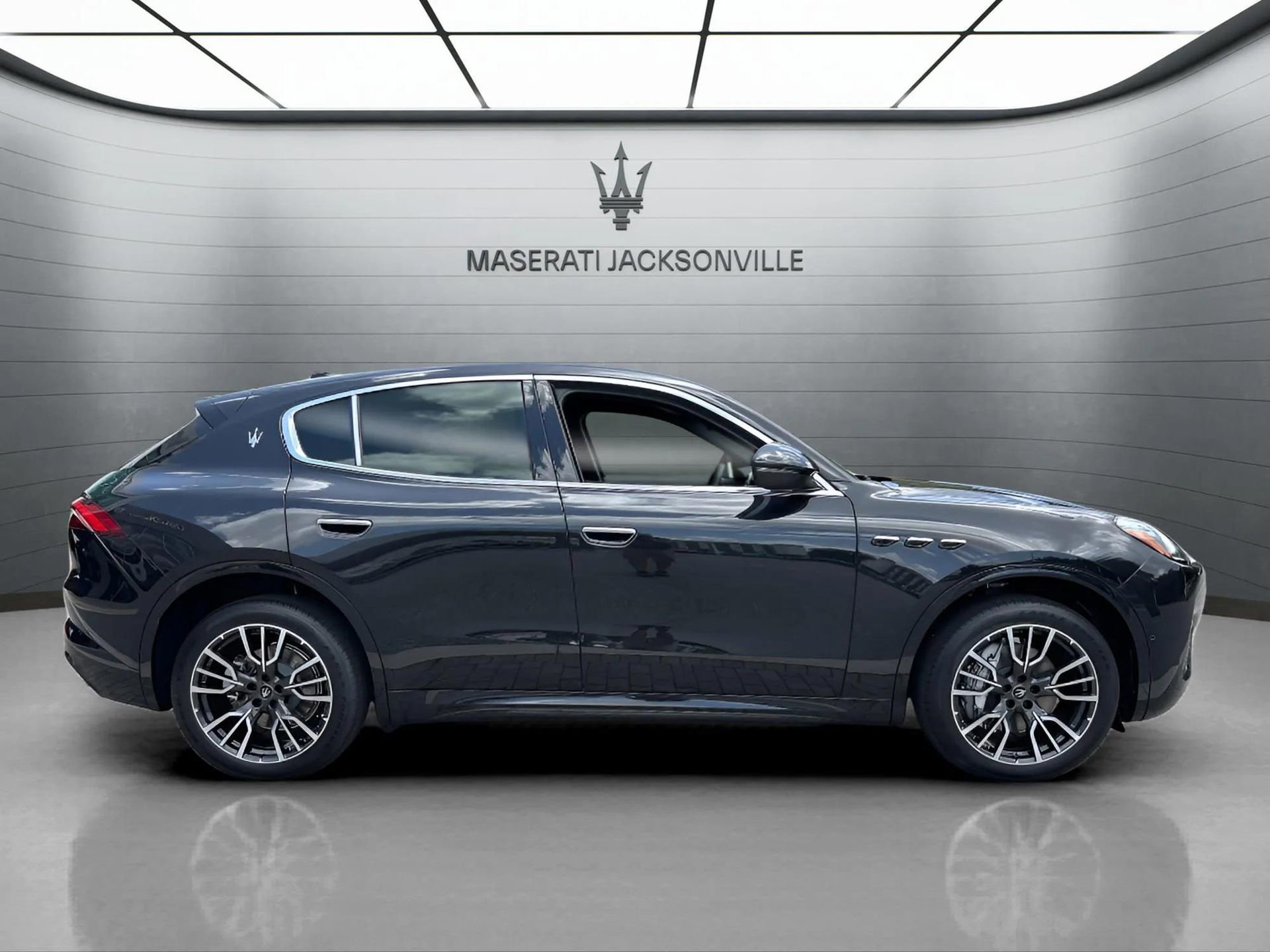 New 2025 Maserati Grecale GT image 5
