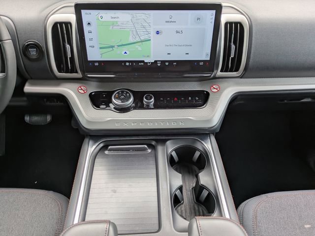 Used 2025 Ford Expedition Active AWD/4WD image 12
