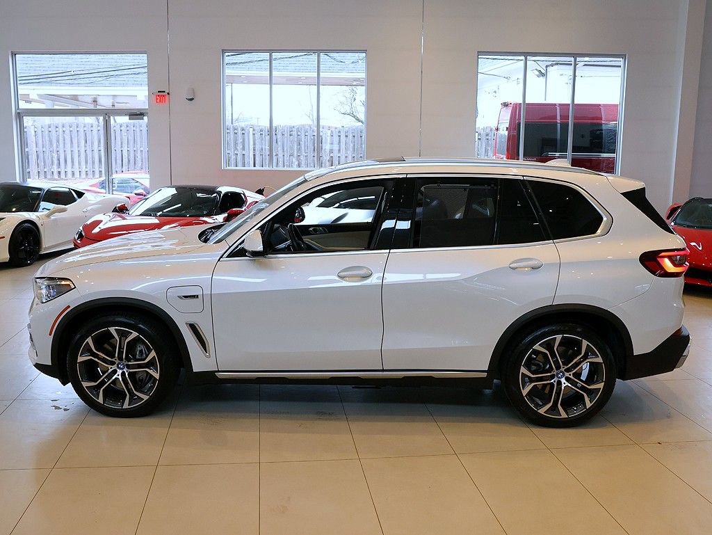 Used 2023 BMW X5 xDrive45e w/ Executive Package image 3