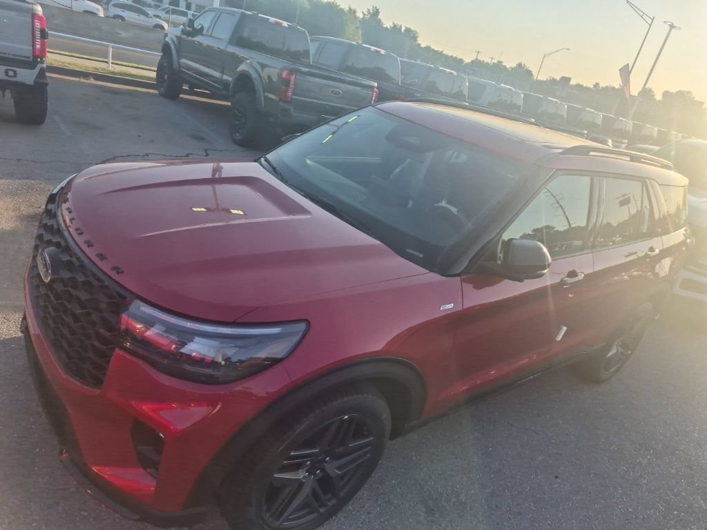 New 2026 Ford Explorer ST-Line w/ ST-Line Street Pack AWD/4WD image 2