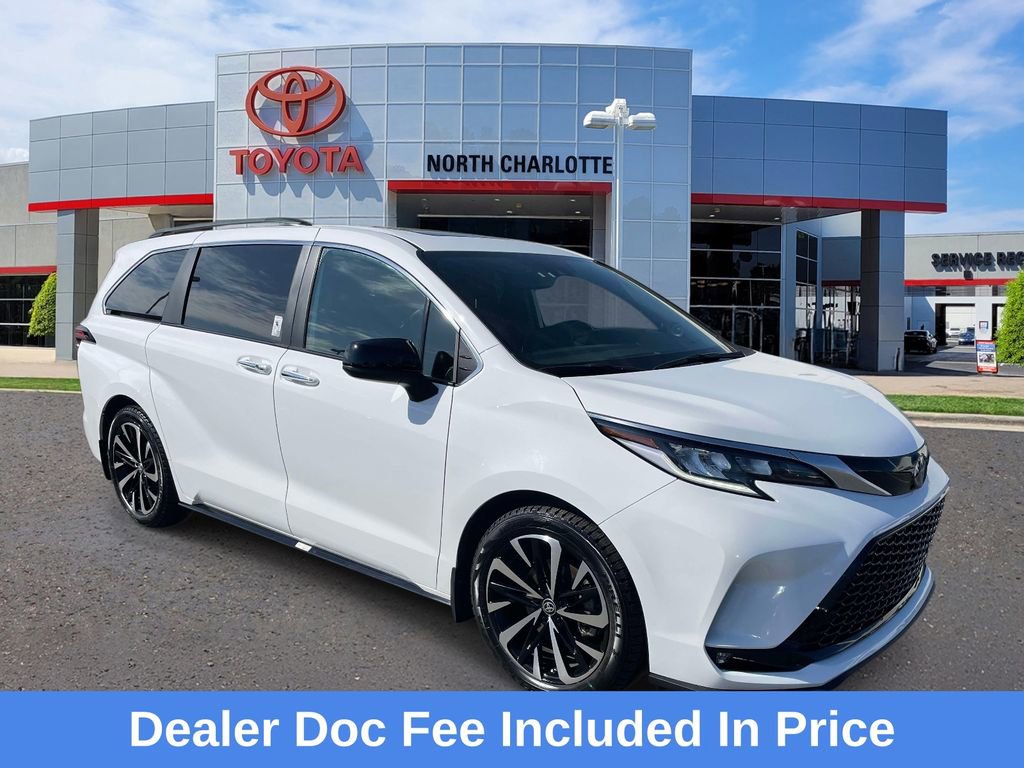 Used 2023 Toyota Sienna XSE w/ XSE Plus Package image 1