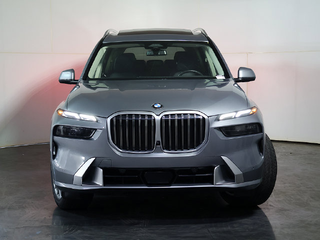 Used 2025 BMW X7 xDrive40i AWD/4WD image 9